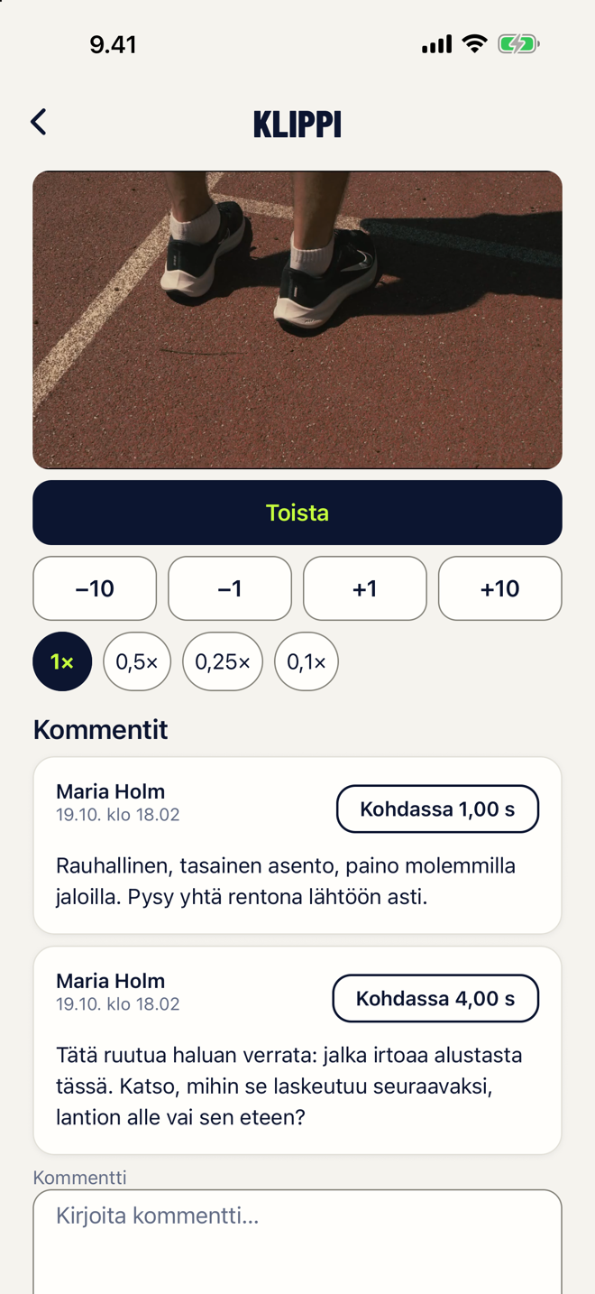 Klippi Coachlogissa: soitin, kuva kerrallaan -painikkeet ja valmentajan kommentit tarkoissa kohdissa.